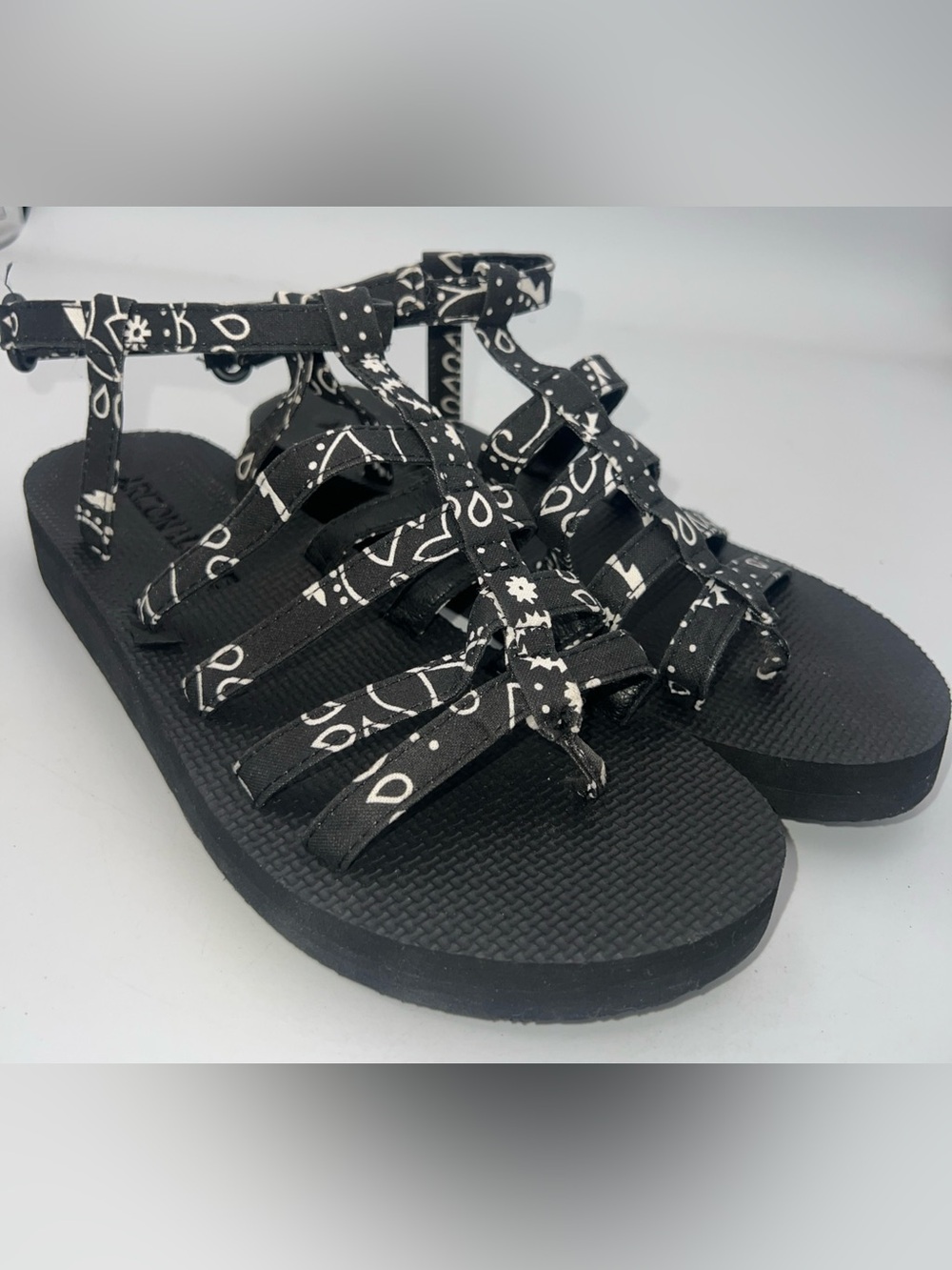 ARIZONA LOVE Trekky Flat Spartiate Strappy Sandals In Black Bandana Size 38 NWOB
